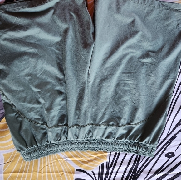 Nwot Mens shorts - Picture 3 of 6